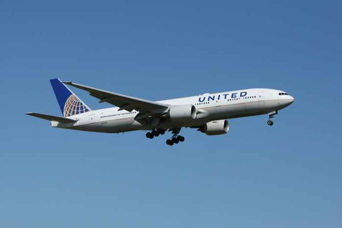 white united airlines plane